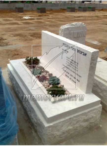 Мраморный иудейский памятник с вертикальной плитой