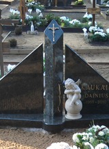 Мемориальный комплекс с ангелом (Литва) LT-0102