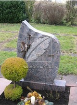 Памятник из гранита с металлическим цветком