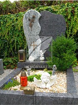 Памятник гранитный с металлическими крестом и розой
